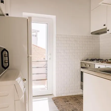 Parai - 2 Bedrooms In Santo Antonio Apartment Lisbon